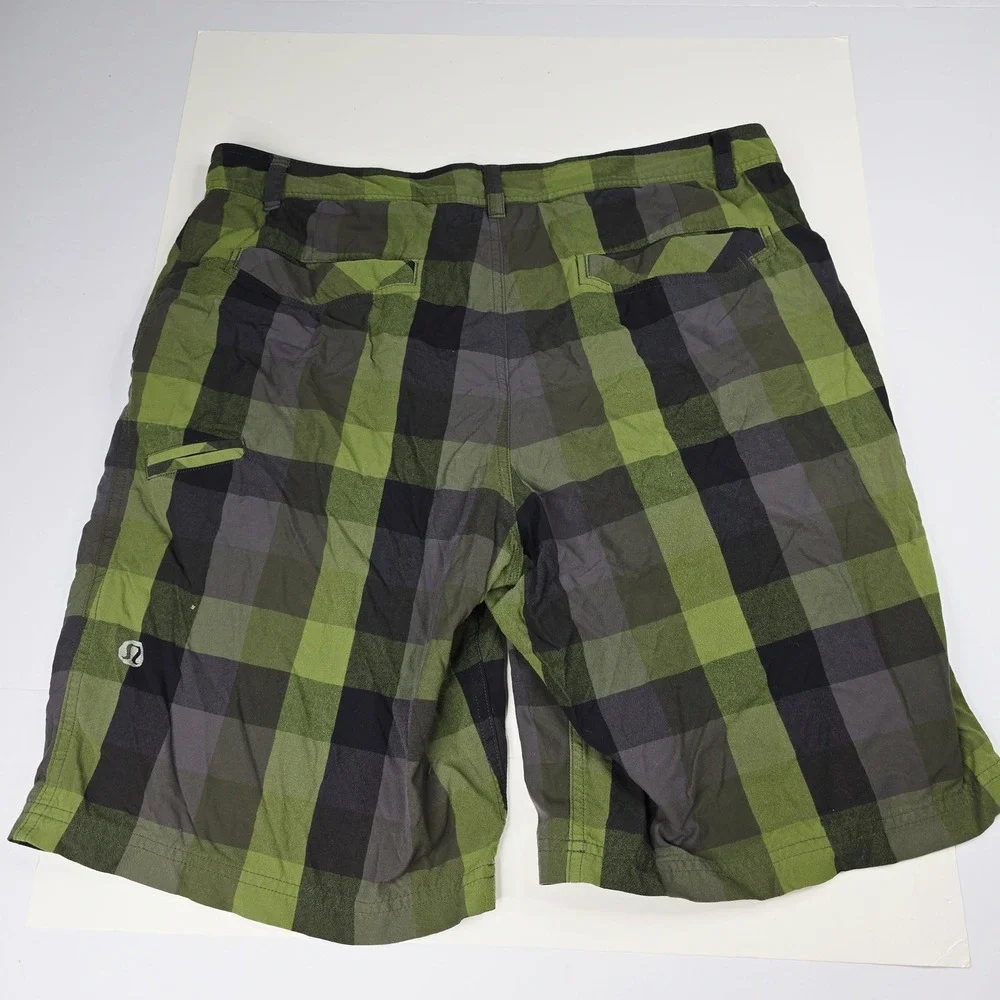 Lululemon Shorts Mens 36‎ Green Black Plaid Lined Athletic Drawstring Pockets